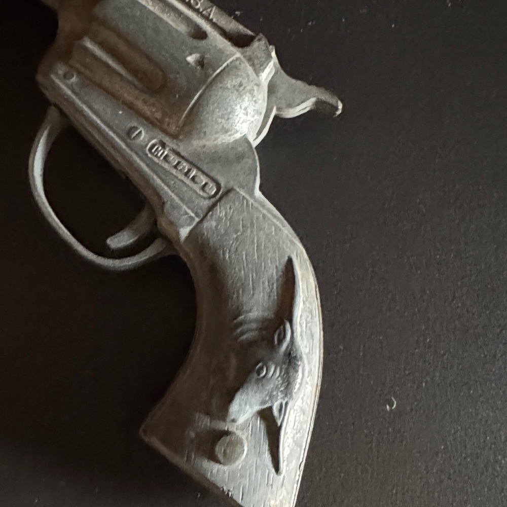 Vintage Toy Revolver Set - Picture 2 of 7